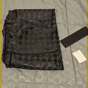 Mono b womens grey/ black houndstooth workout leggings size medium